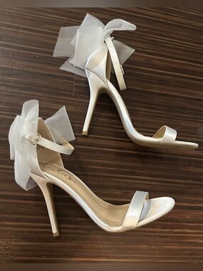 Lulu's White Satin Ankle-Strap Heels with Decorative Bow Wedding Bride Womens 9